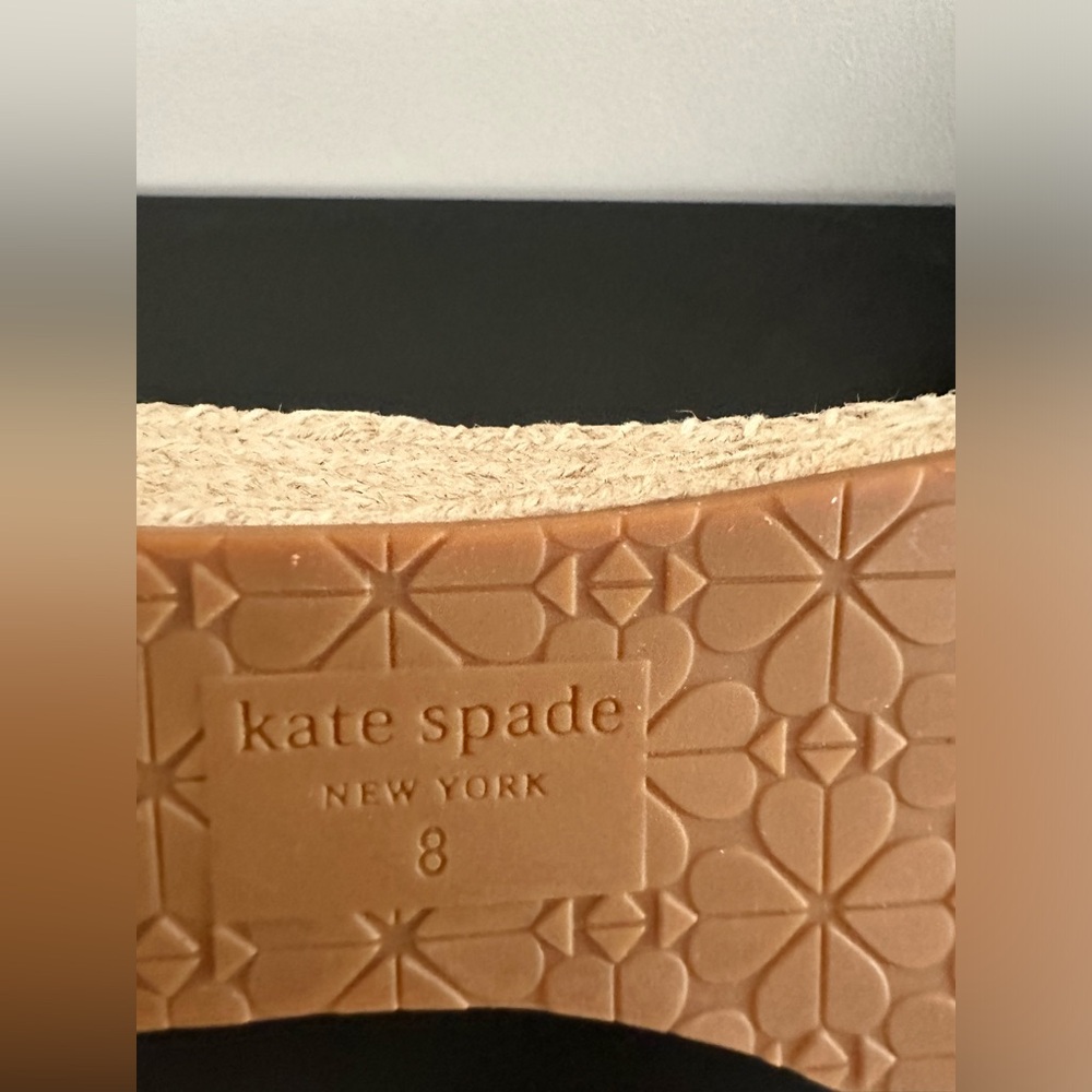 Kate Spade - Size 8 , Beand New, Laces are missing - Picture 2 of 6